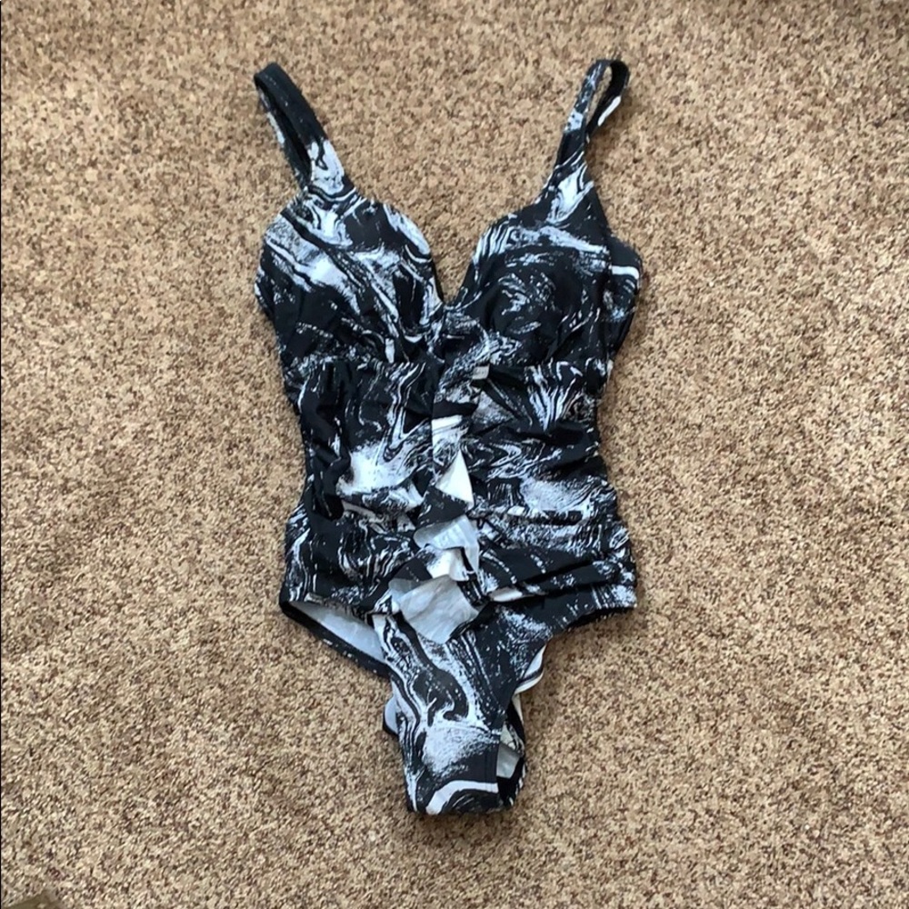 Cute swimsuit!!